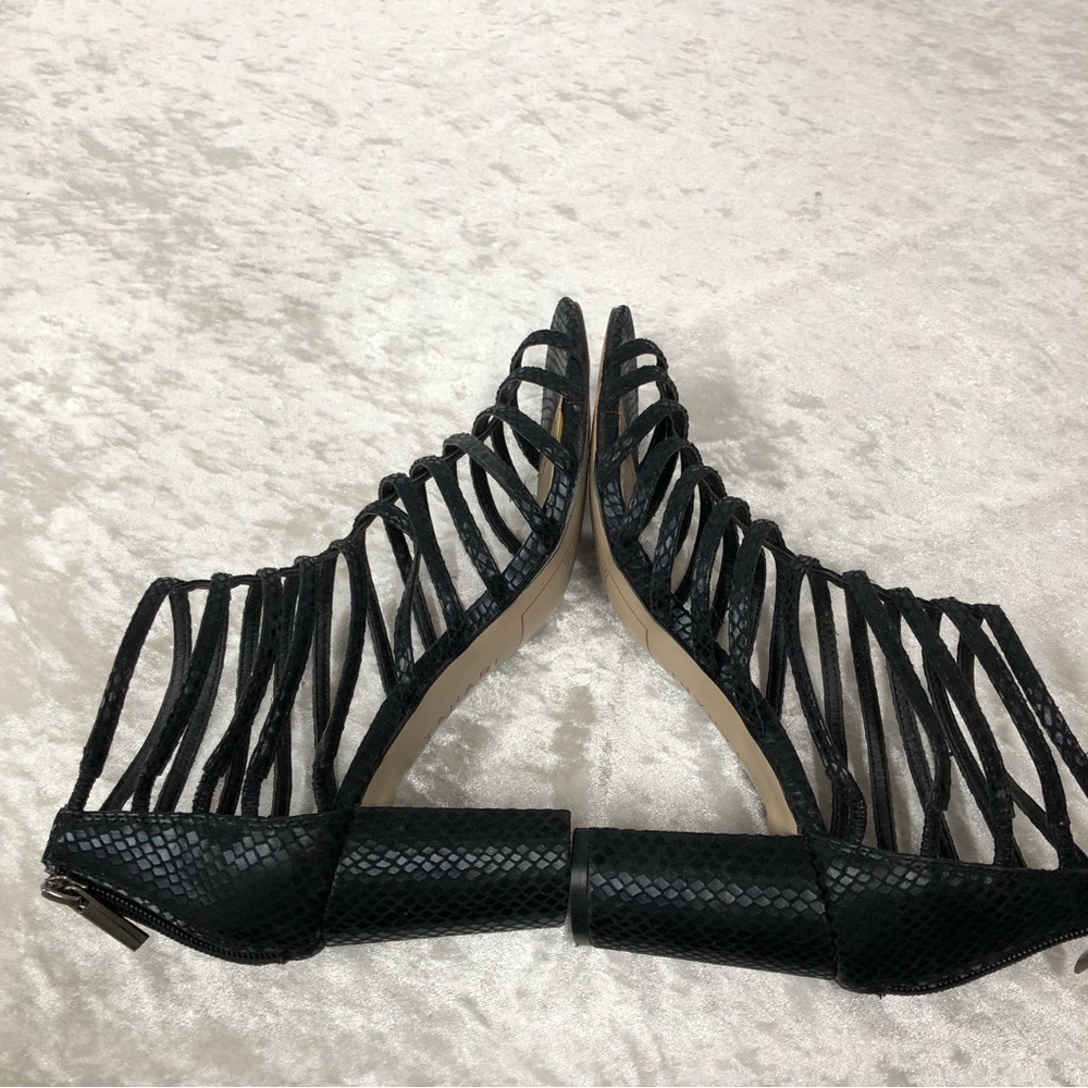 Tahari Arrive2 size 8M black high heels-FLAWED - Picture 4 of 9